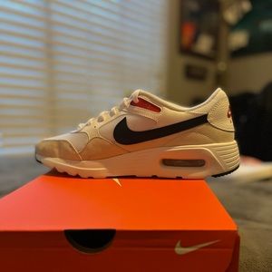 Créame/White/red Nike Air max’s